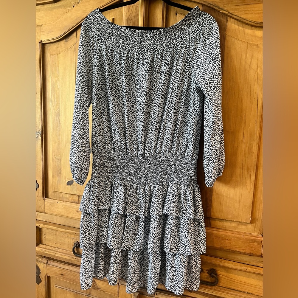 Michael Kors Sunari Navy & White Floral Off the Shoulder Dress Size: Medium - Picture 3 of 14